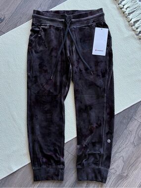 Lululemon Ready to Crush Velour High-Rise Crop Joggers